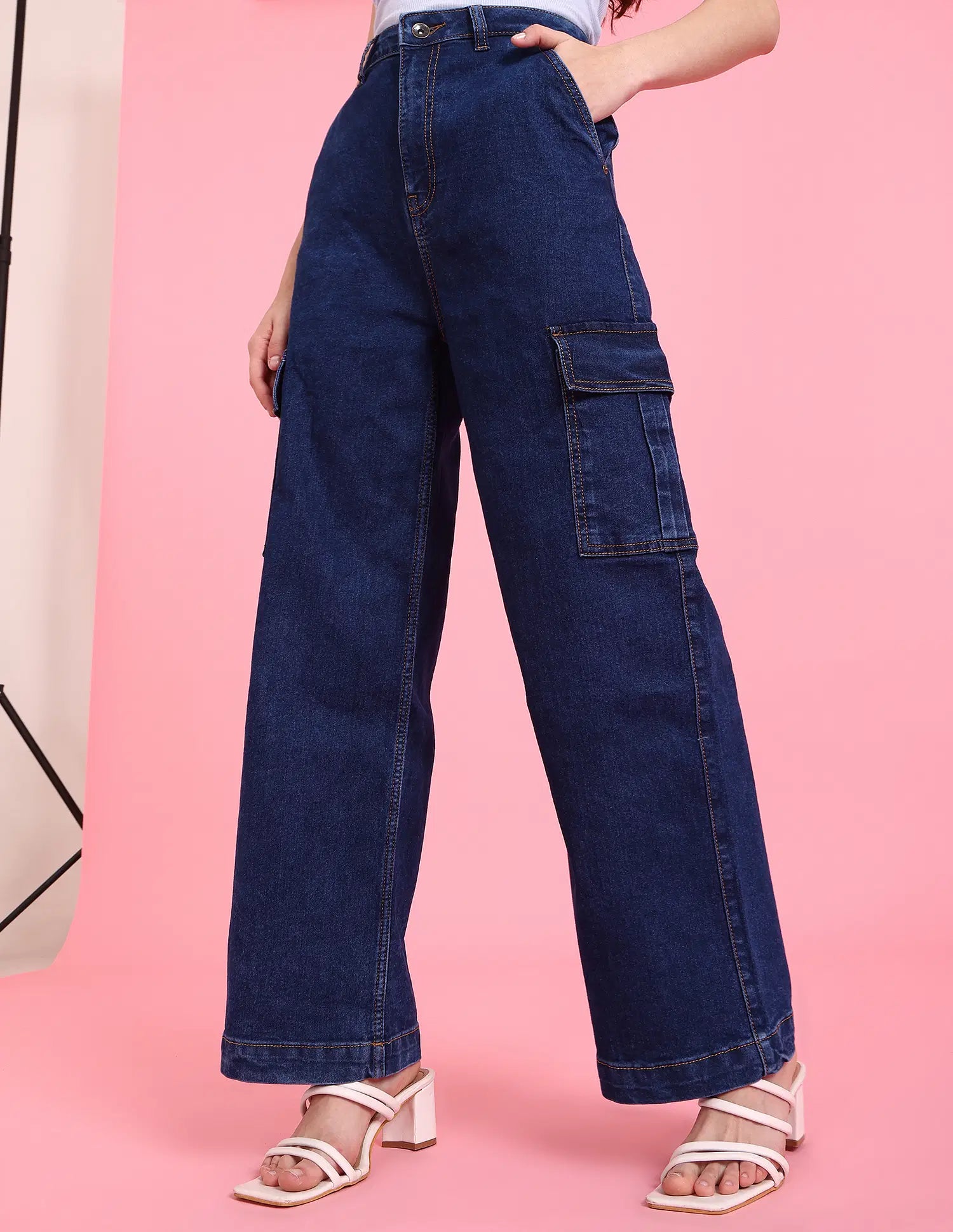 Baggy Wide-Leg Cargo Jeans